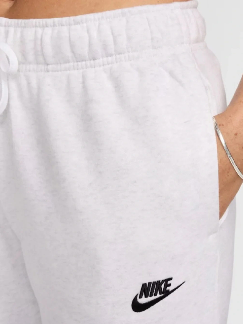 Nike Sportswear Club Fleece Mid-Rise Joggers - Picture 4 of 10